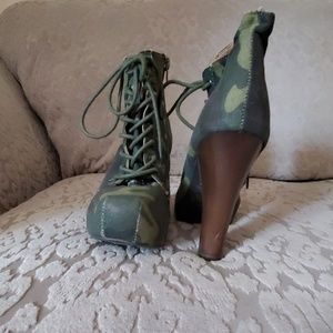 Cloth camo platform heel booties